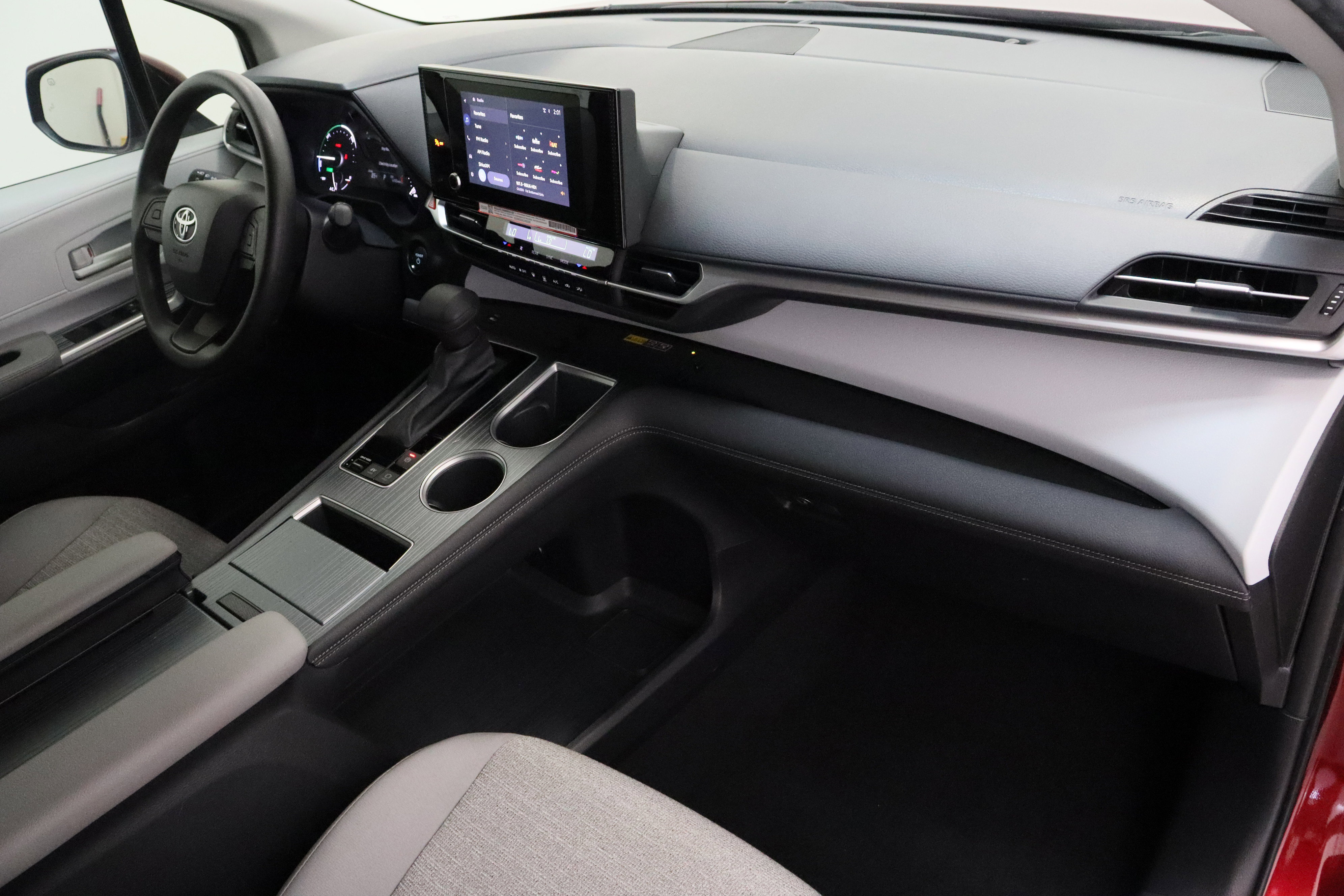 Used 2025 Toyota Sienna LE image 35