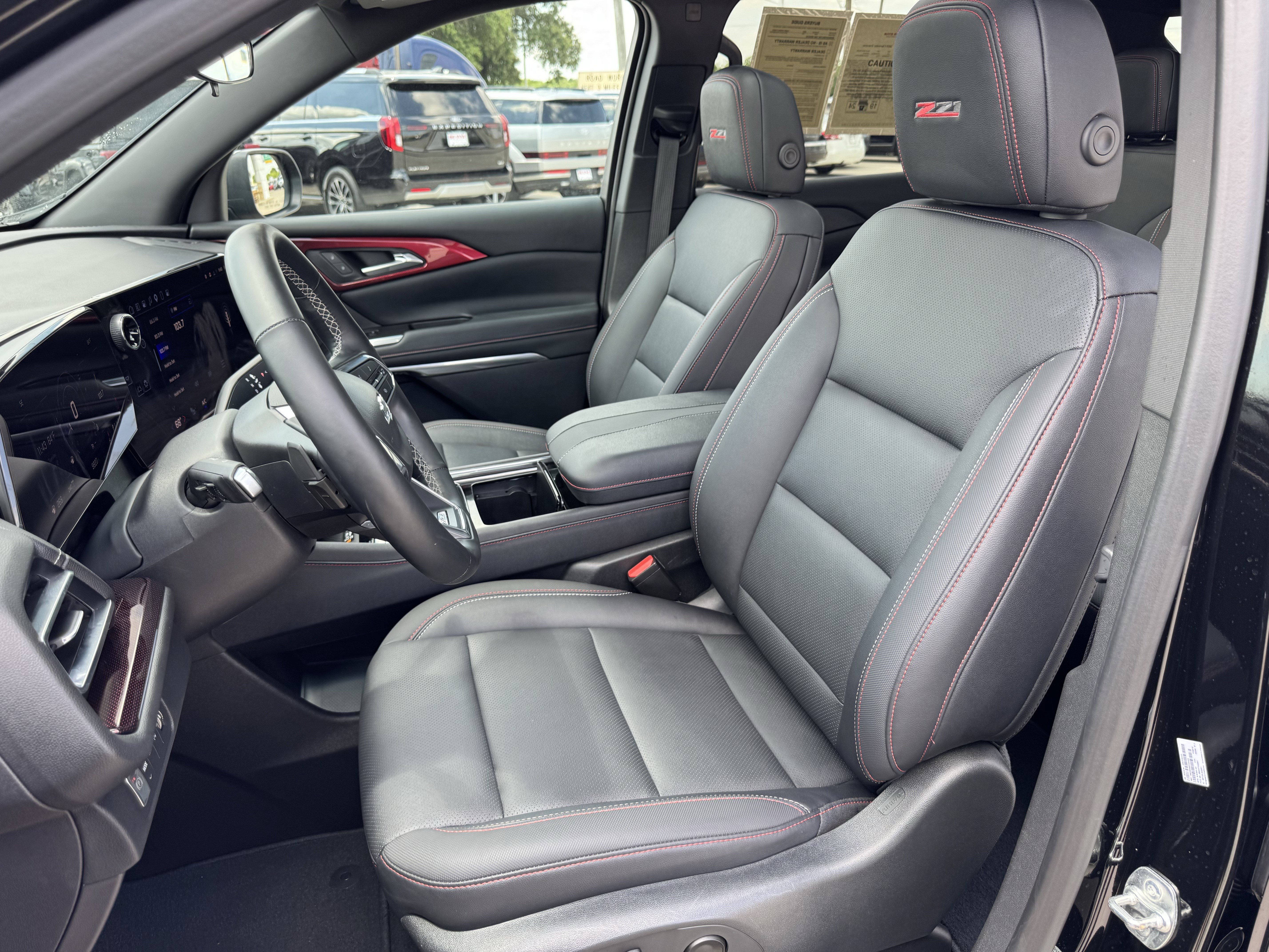 Used 2025 Chevrolet Traverse Z71 w/ Driver Confidence Package AWD/4WD image 29