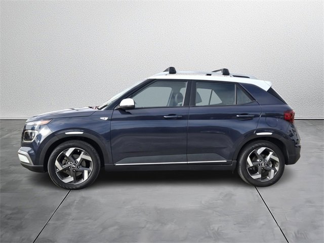 Used 2021 Hyundai Venue image 2