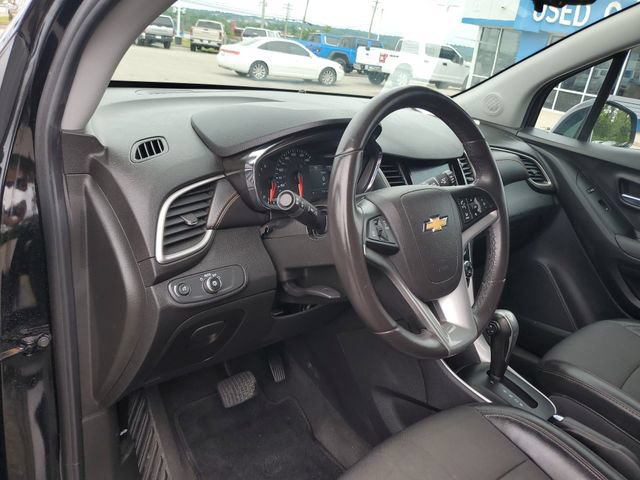 Used 2020 Chevrolet Trax LT w/ LT Convenience Package FWD image 19