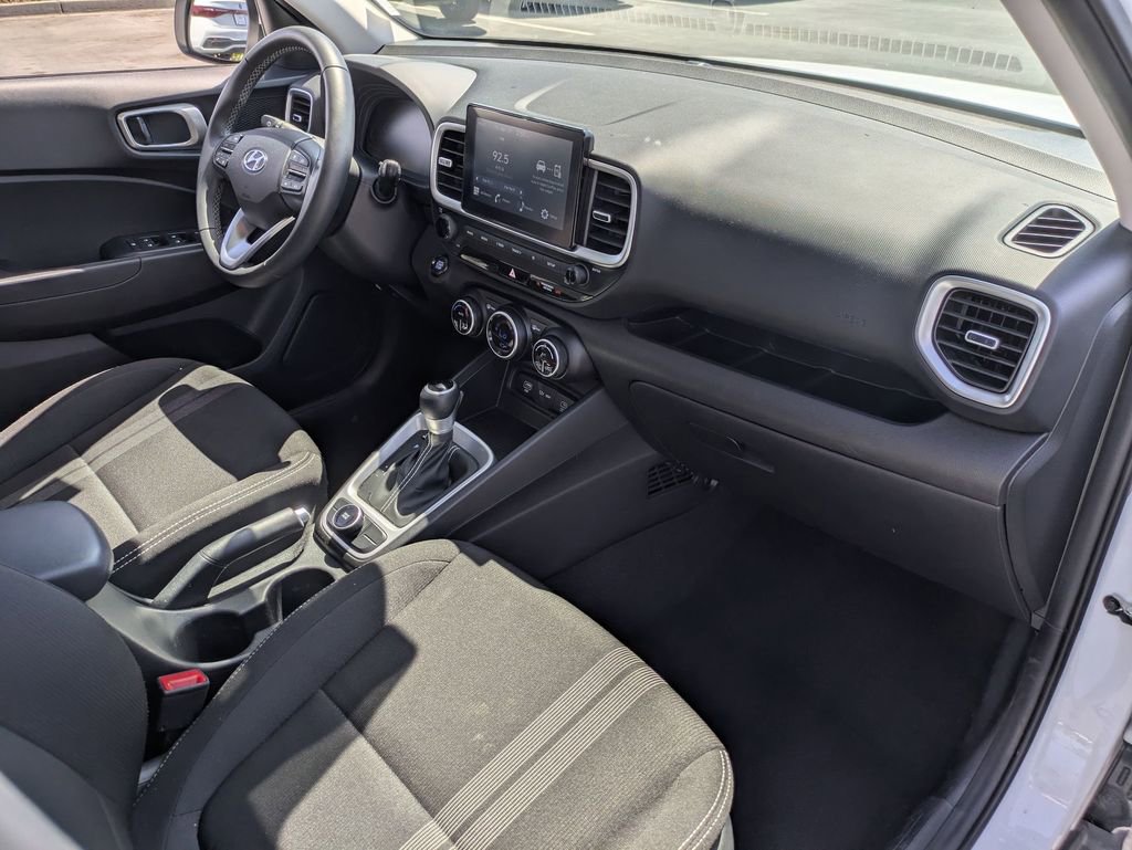 Used 2025 Hyundai Venue SEL FWD image 31