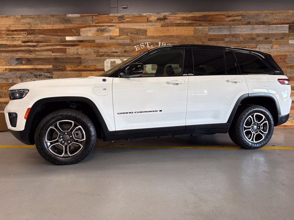Used 2023 Jeep Grand Cherokee Trailhawk w/ Luxury Tech Group III AWD/4WD image 18
