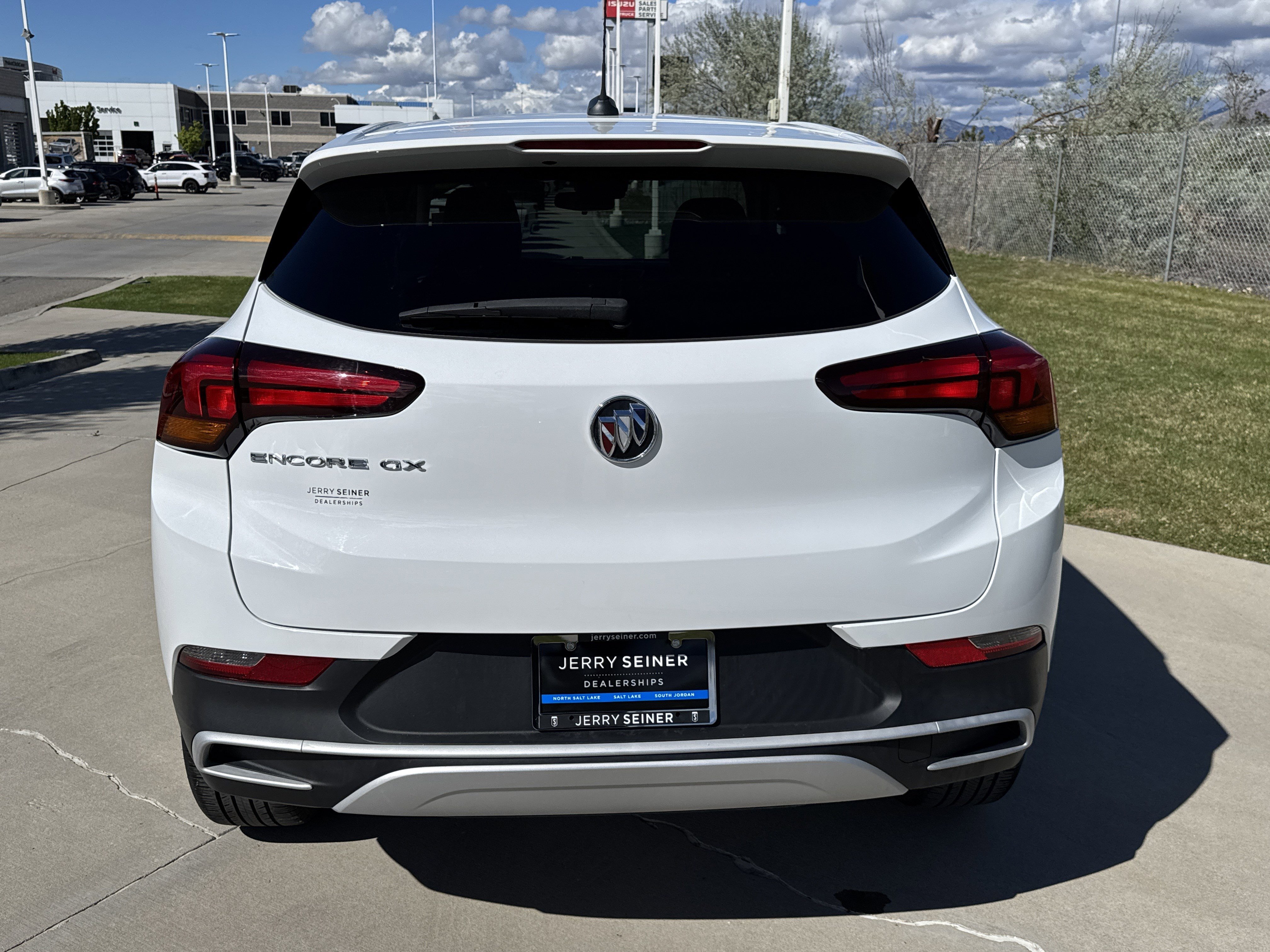 Used 2023 Buick Encore GX Preferred w/ Cold Weather Comfort Package FWD image 4