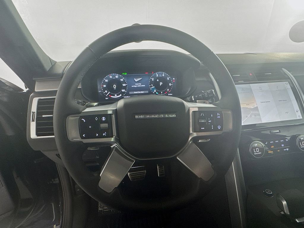 New 2025 Land Rover Discovery Dynamic SE image 11