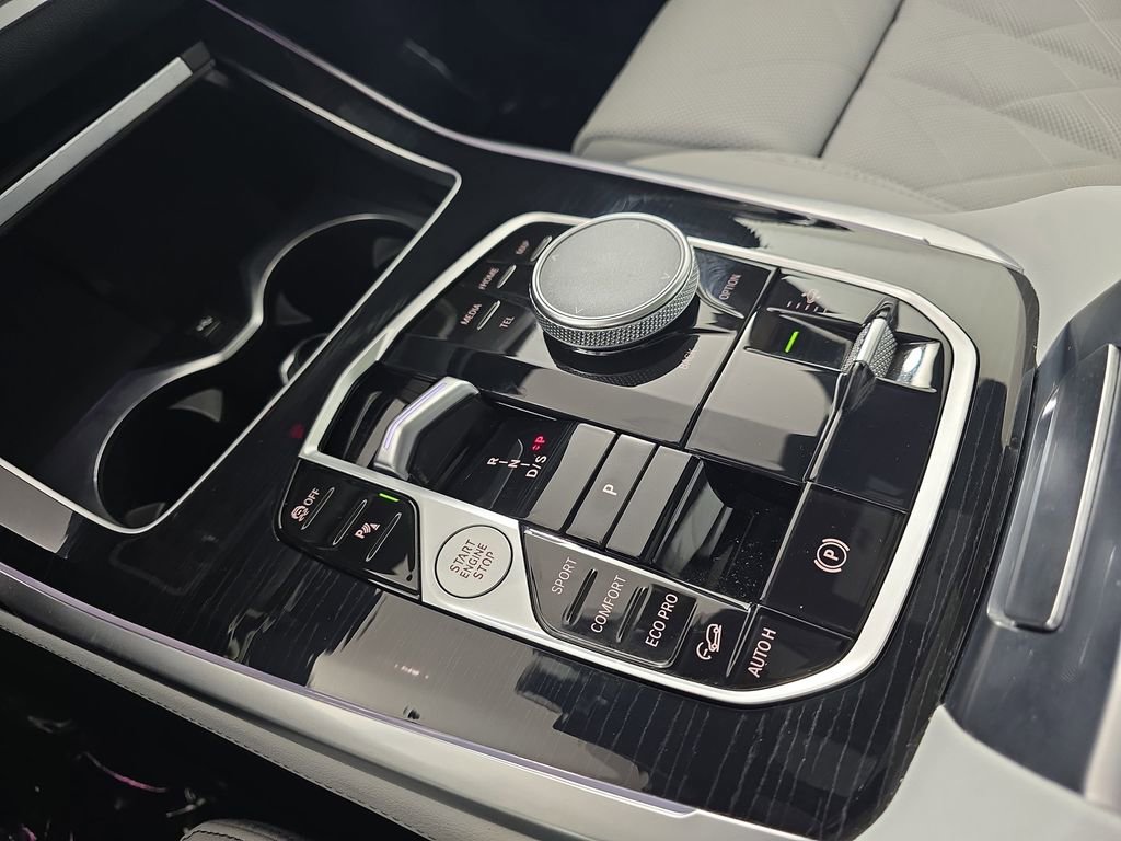 Certified 2024 BMW X7 xDrive40i w/ M Sport Package image 26