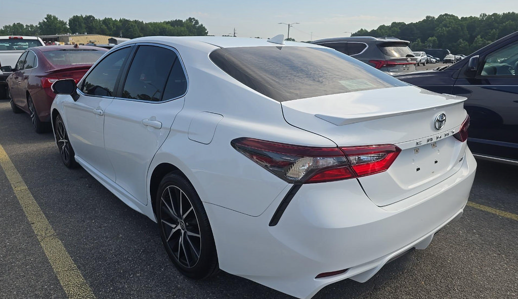 Used 2021 Toyota Camry SE FWD image 7