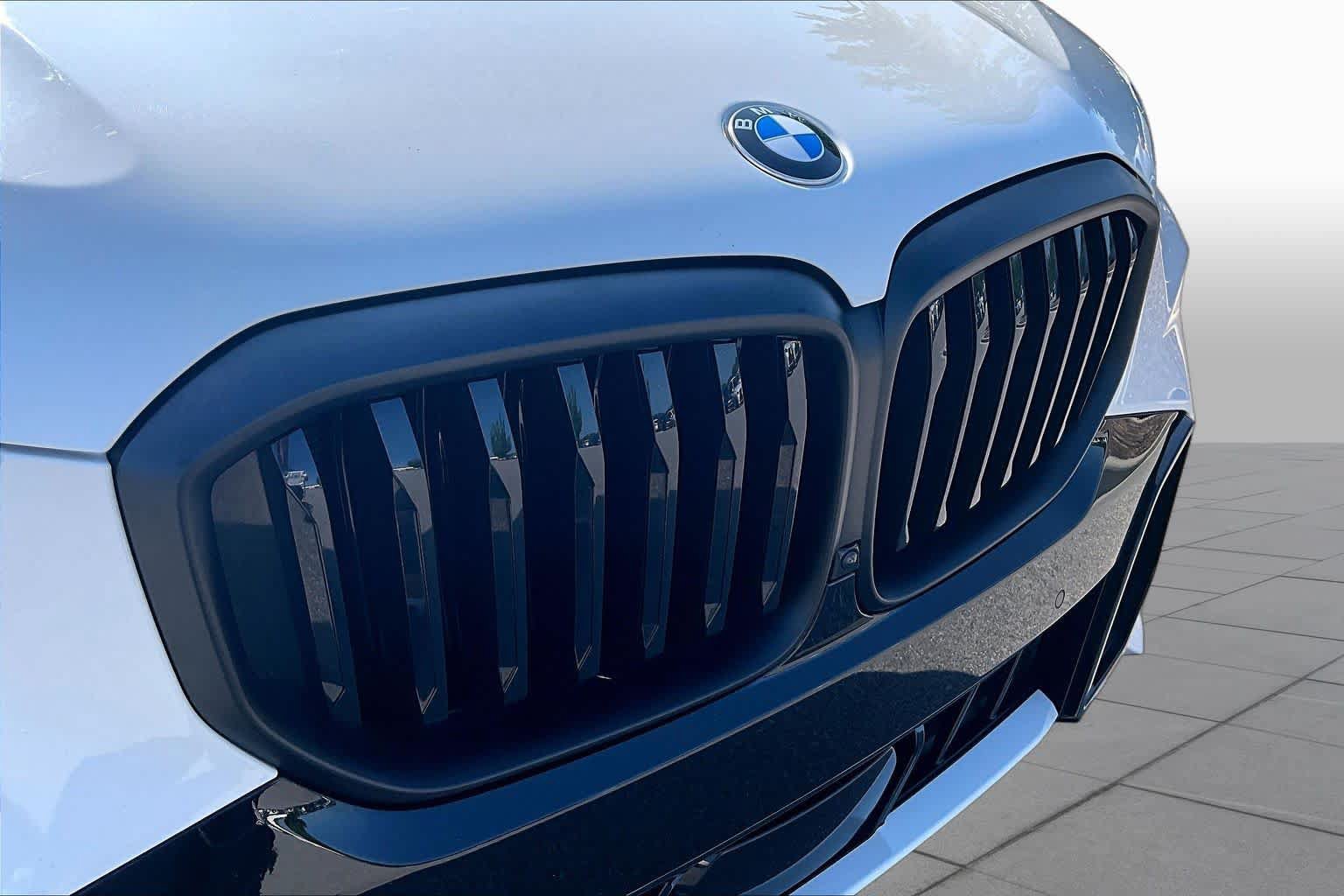 Certified 2024 BMW X5 xDrive40i w/ M Sport Package AWD/4WD image 32