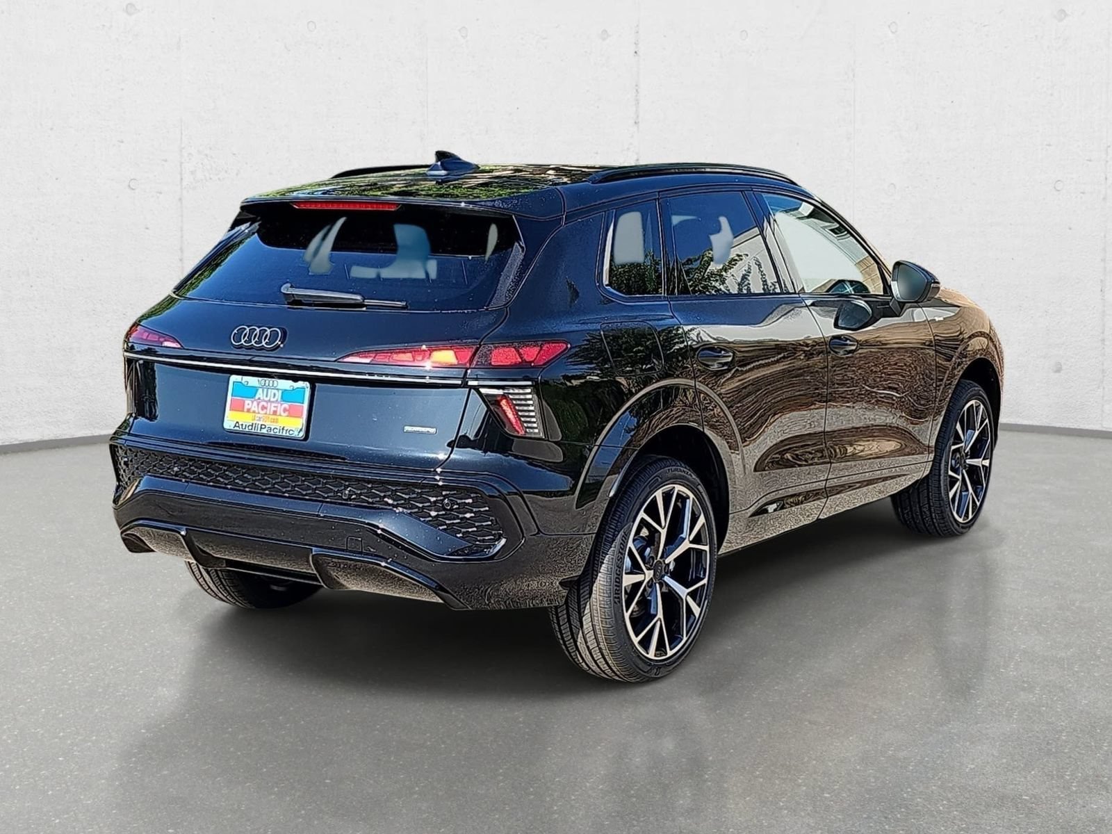 New 2026 Audi Q3 quattro 2.0T AWD/4WD image 5