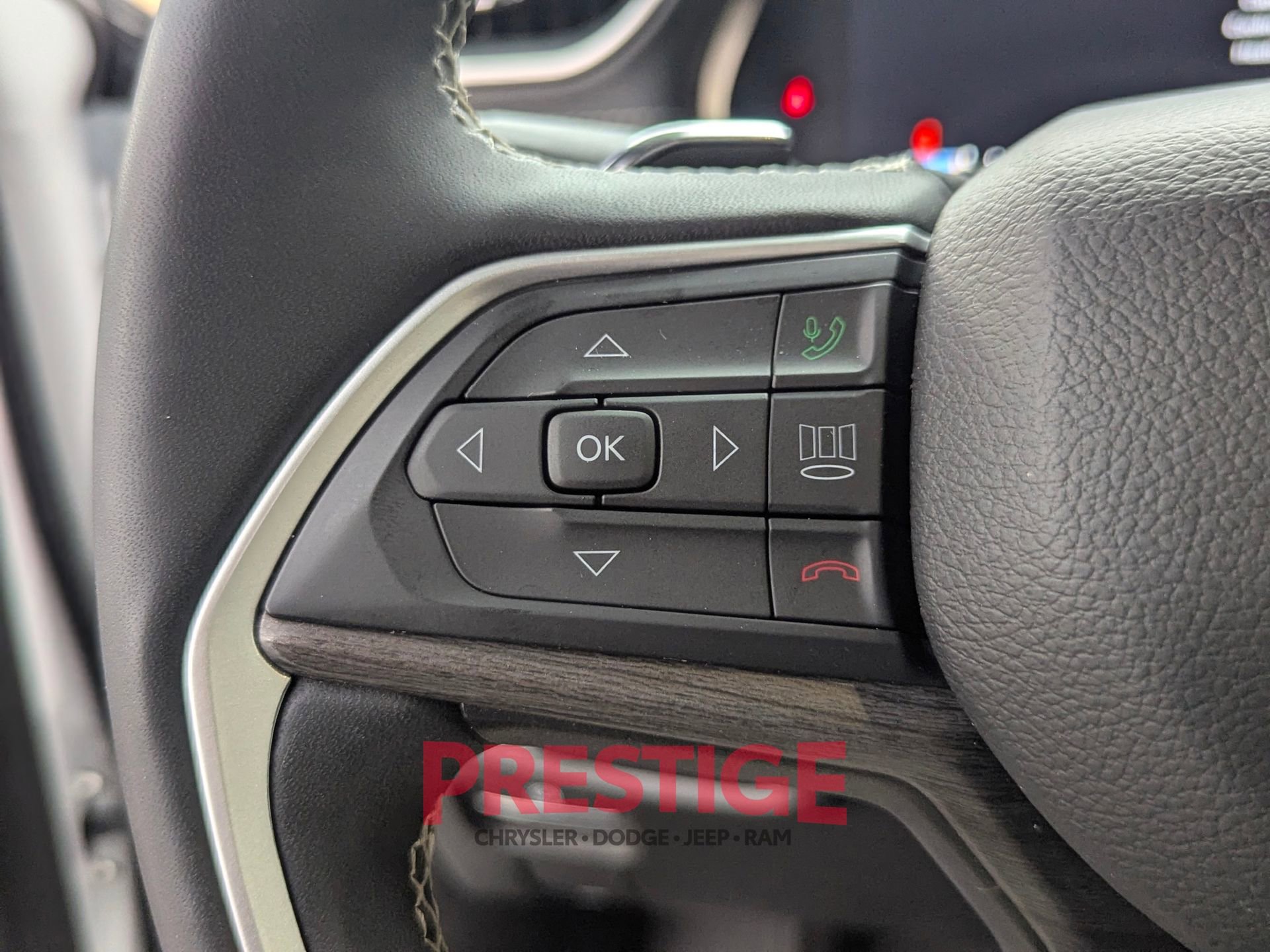 Used 2024 Jeep Grand Cherokee L Limited AWD/4WD image 17