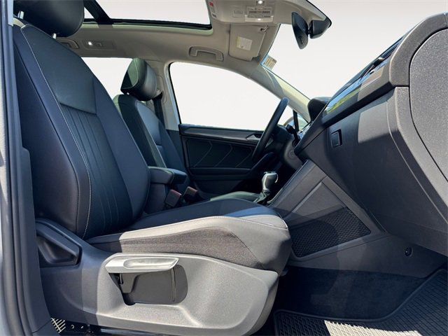 Used 2023 Volkswagen Tiguan SE w/ Panoramic Sunroof Package image 15