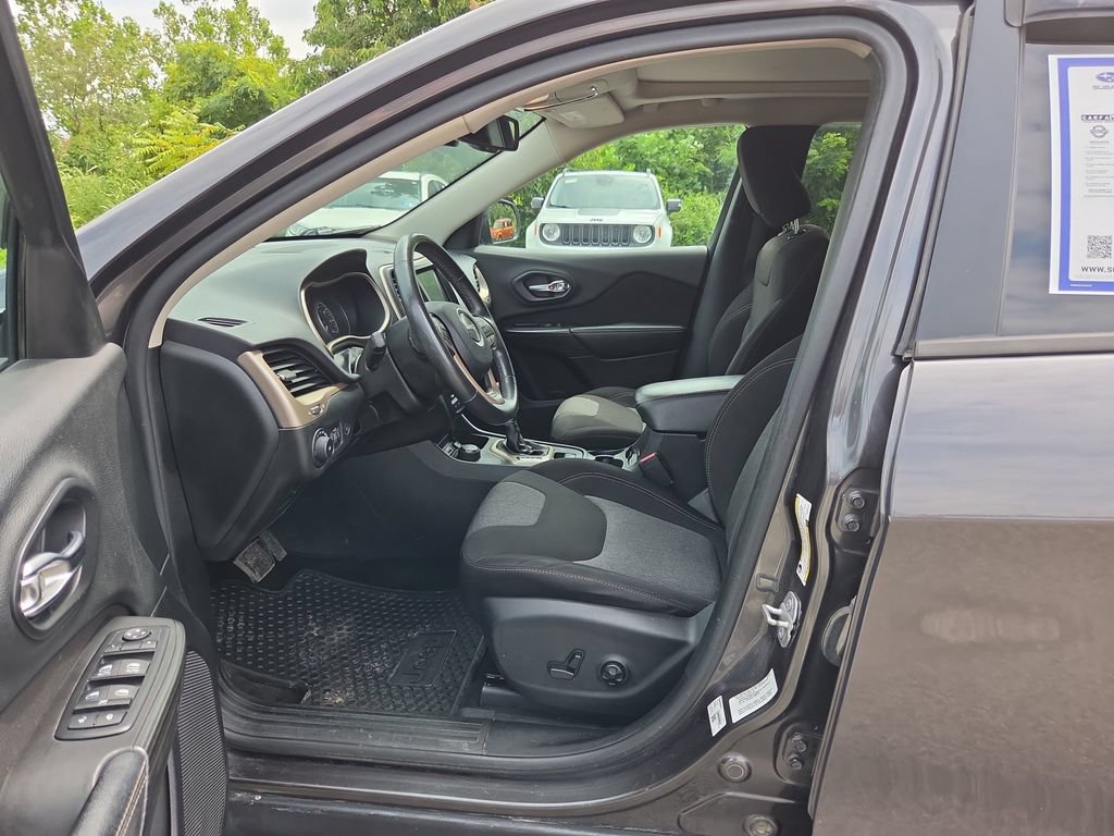 Used 2014 Jeep Cherokee Latitude w/ Comfort/Convenience Group AWD/4WD image 15