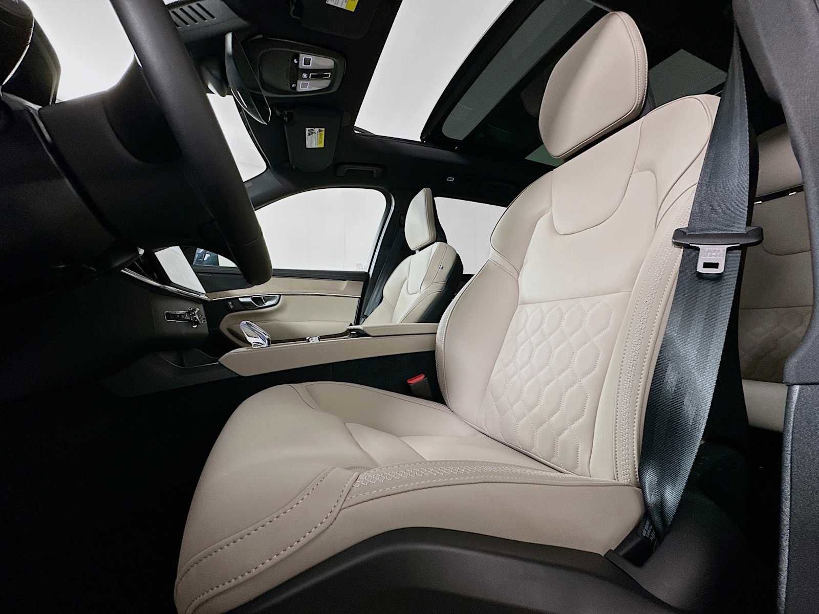 New 2026 Volvo XC90 T8 Plus image 19