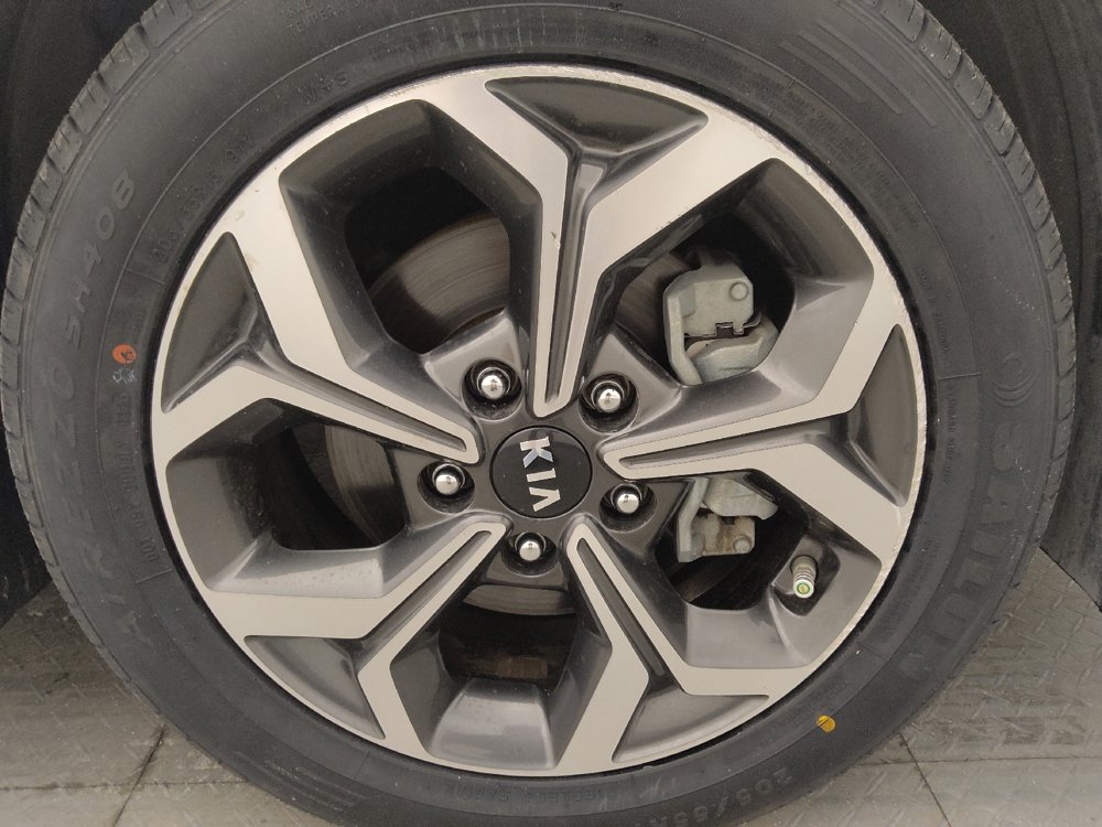 Used 2020 Kia Forte LXS FWD image 31