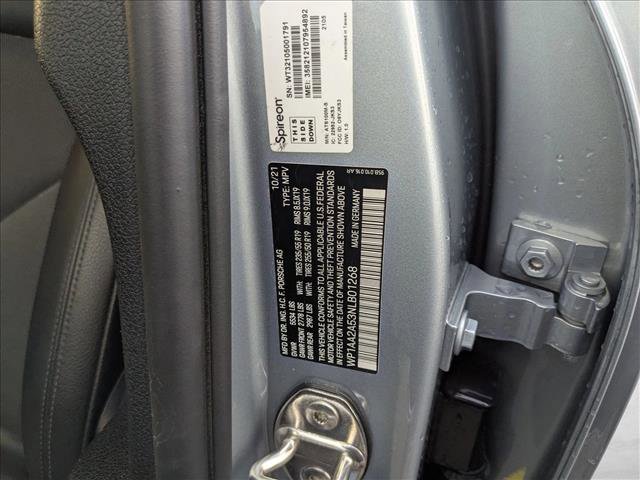 Used 2022 Porsche Macan image 25