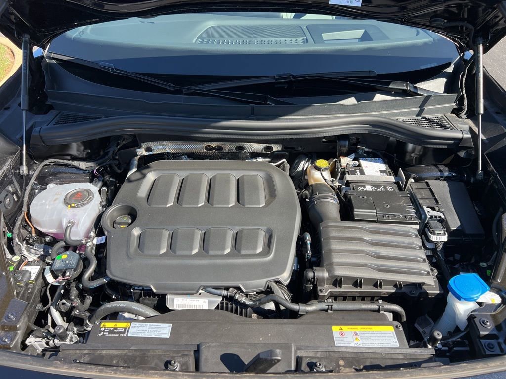 New 2026 Volkswagen Tiguan SE R-Line FWD image 11