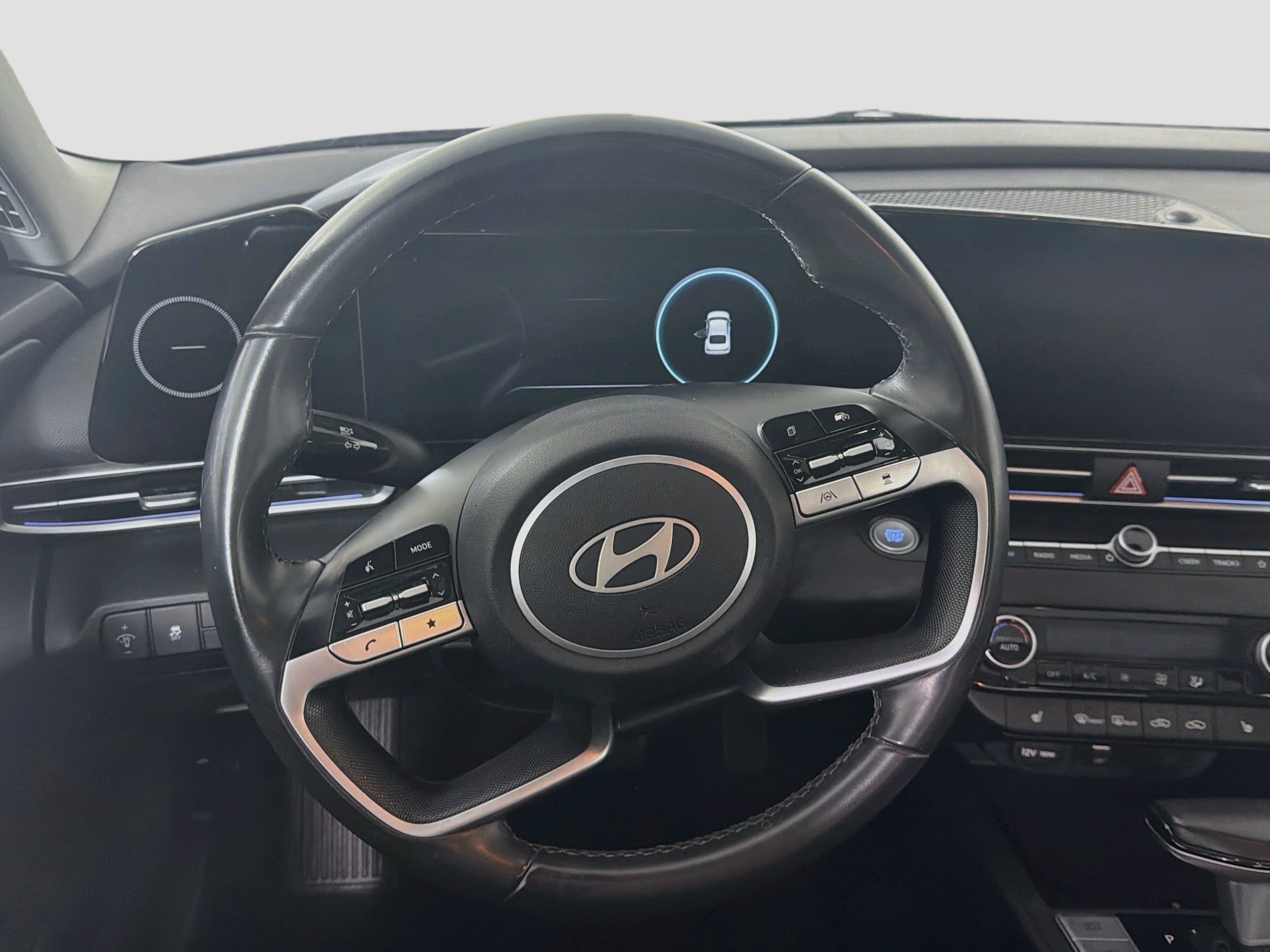 Used 2025 Hyundai Elantra SEL FWD image 17
