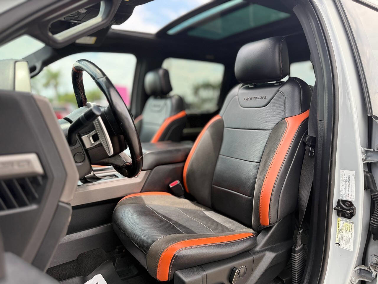 Used 2017 Ford F150 Raptor w/ Equipment Group 802A Luxury AWD/4WD image 15