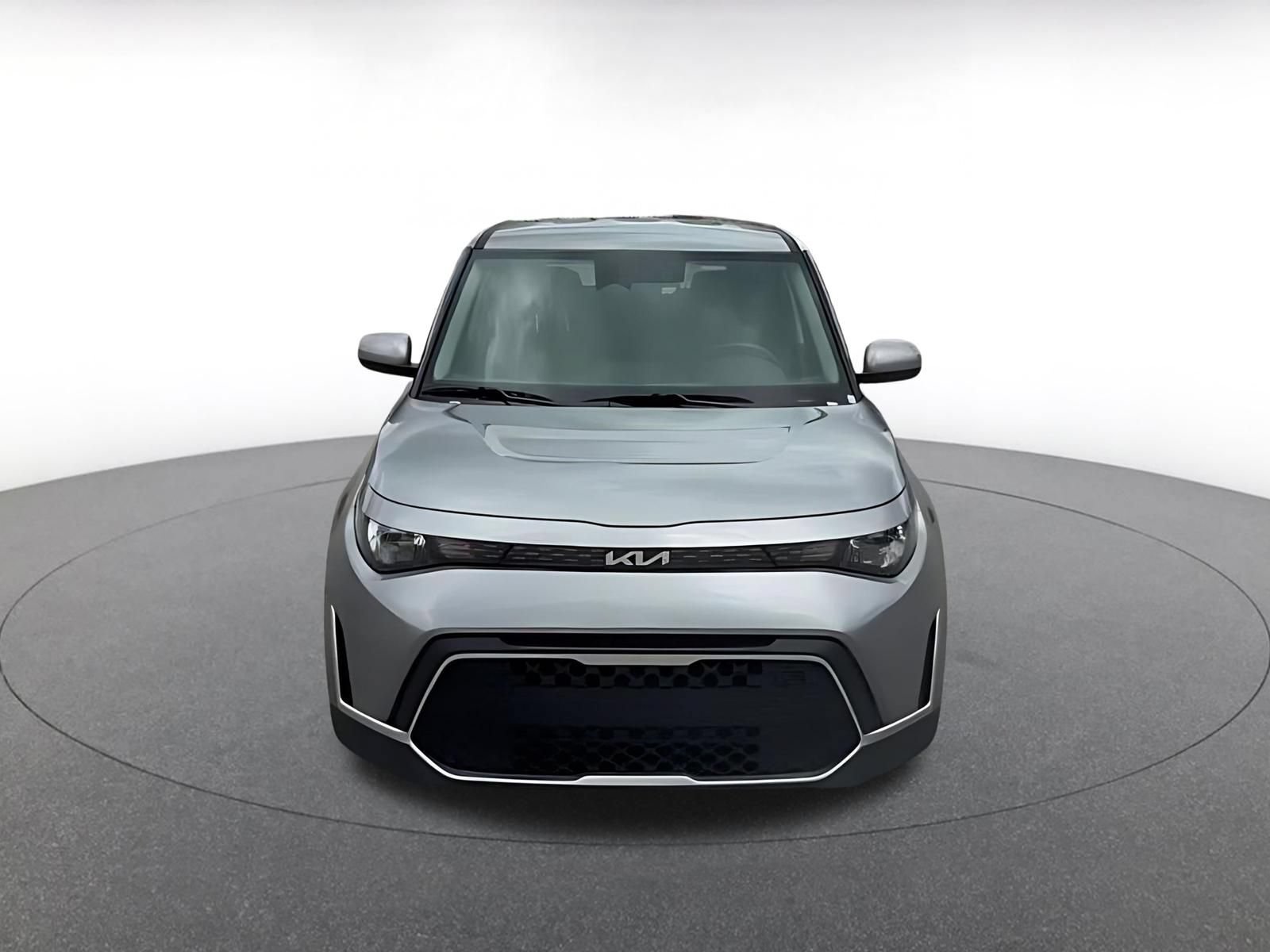 Used 2025 Kia Soul LX w/ LX Technology Package FWD image 3