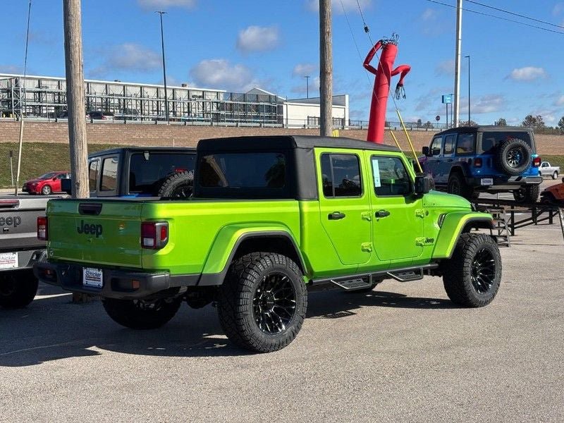 Used 2025 Jeep Gladiator Sport AWD/4WD image 3
