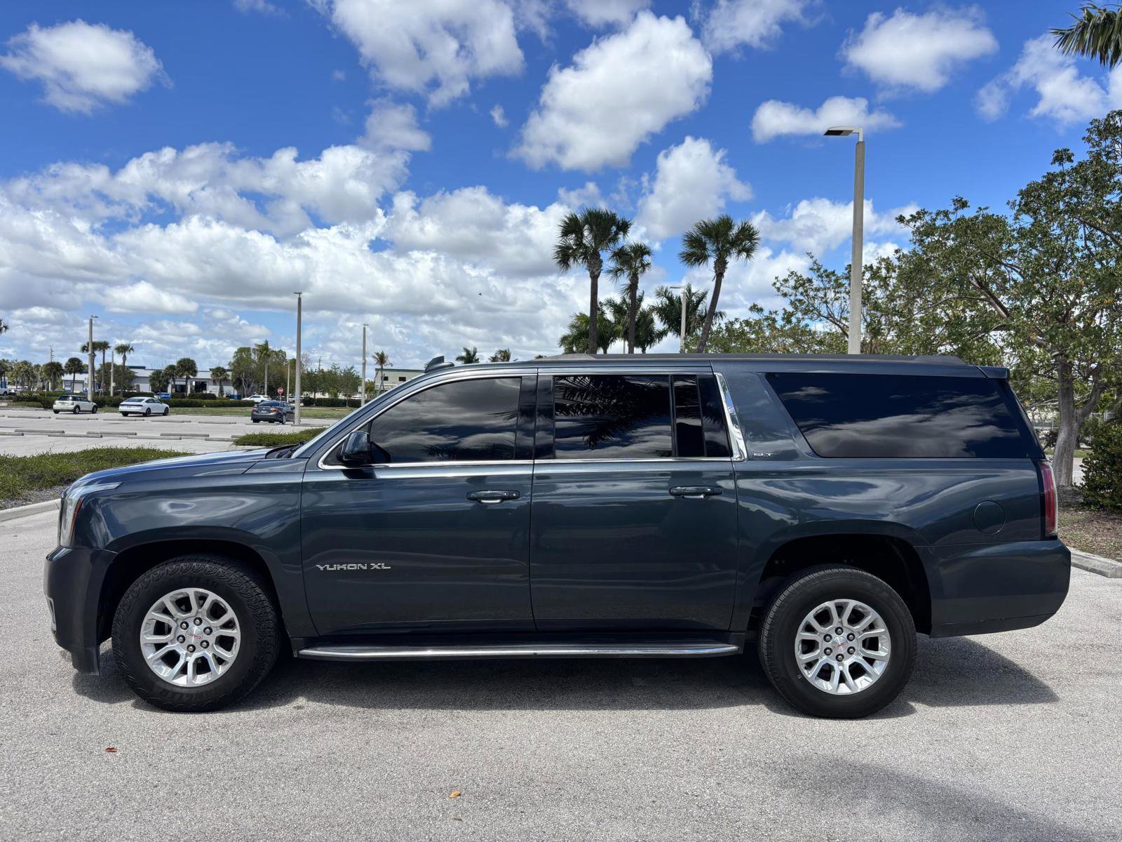 Used 2019 GMC Yukon XL SLT image 5