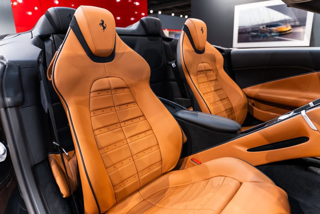 Used 2026 Ferrari Roma Spider RWD image 44