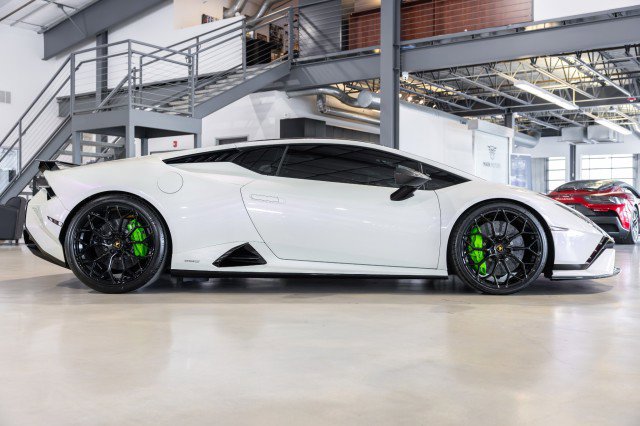 Used 2024 Lamborghini Huracan Tecnica image 7