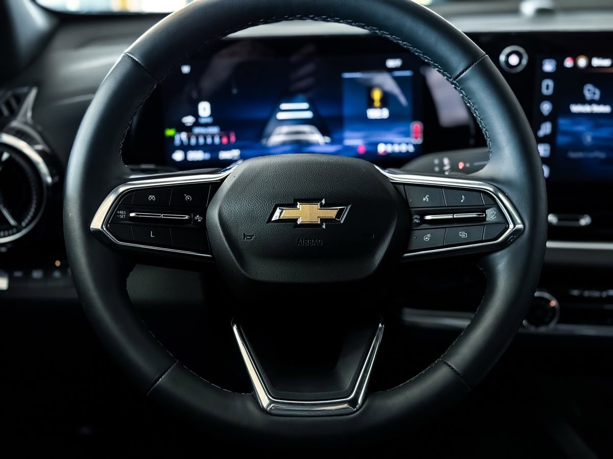 Used 2025 Chevrolet Equinox LT image 41