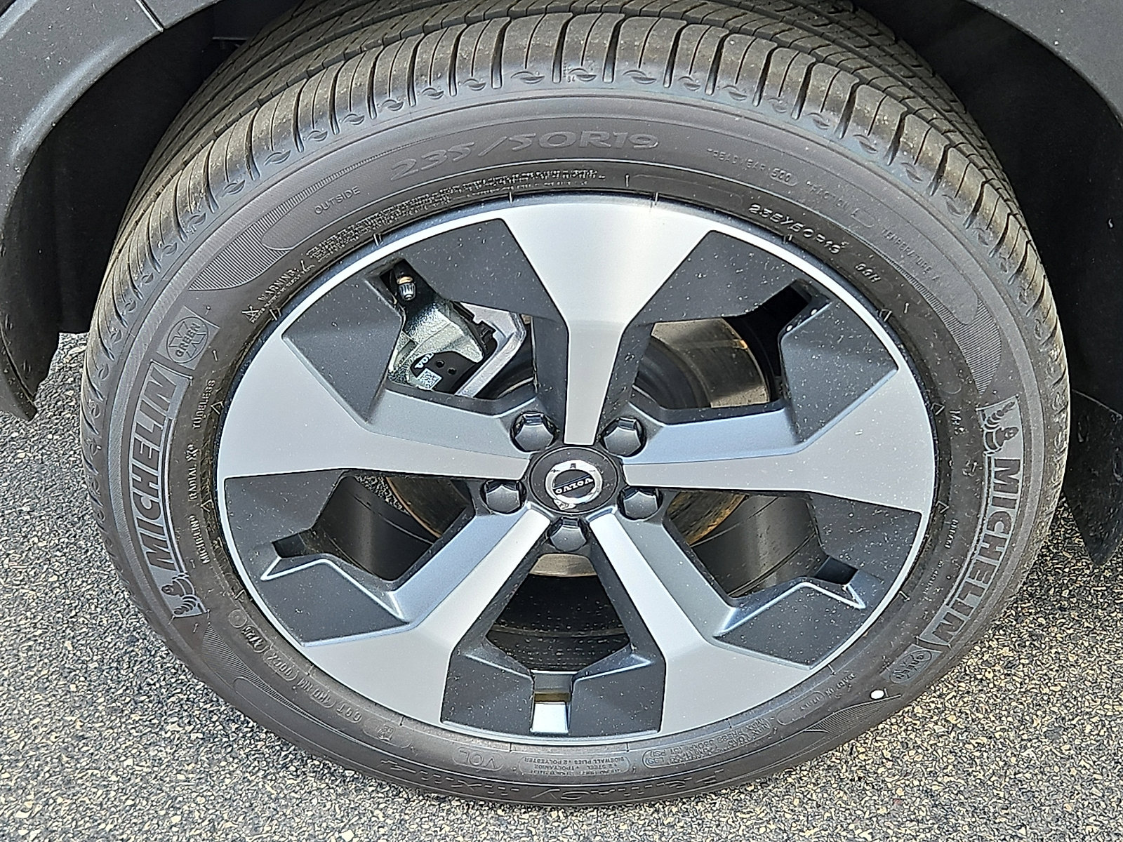New 2026 Volvo XC40 B5 Plus w/ Climate Package AWD/4WD image 7