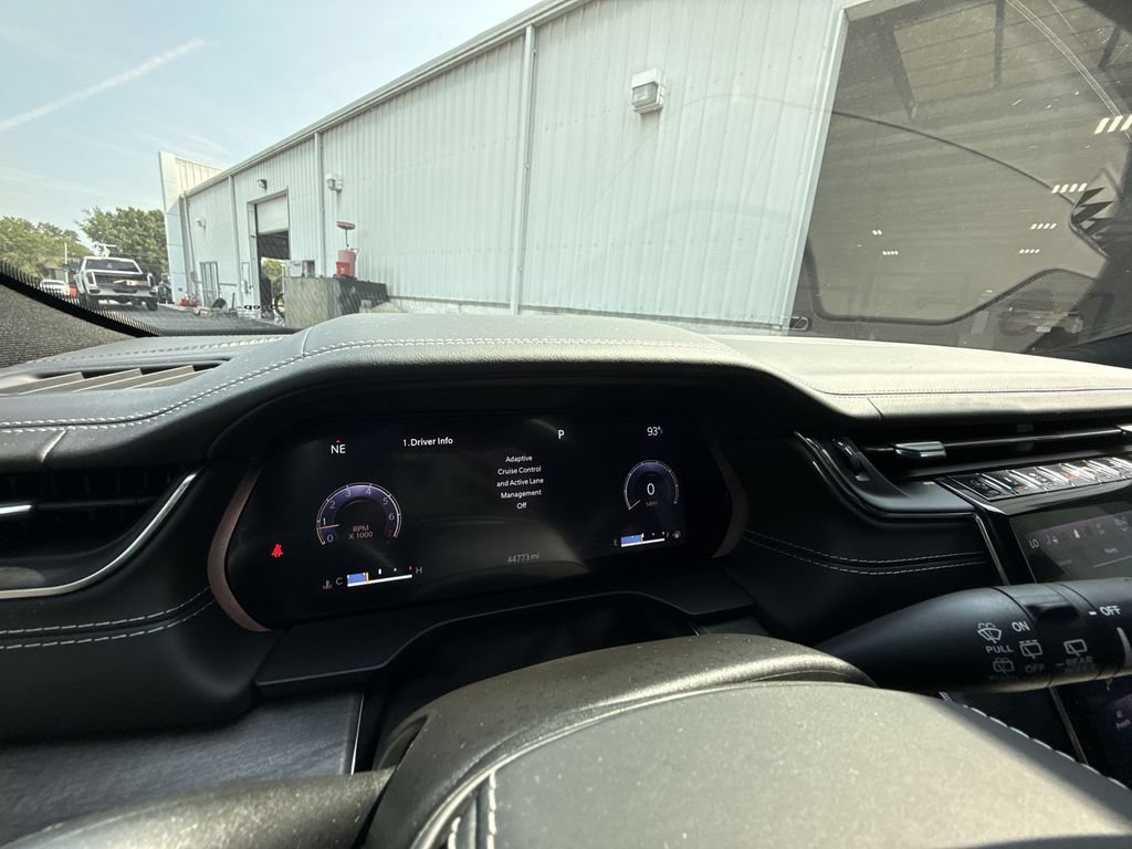 Used 2023 Jeep Grand Cherokee Overland w/ Luxury Tech Group IV RWD image 18