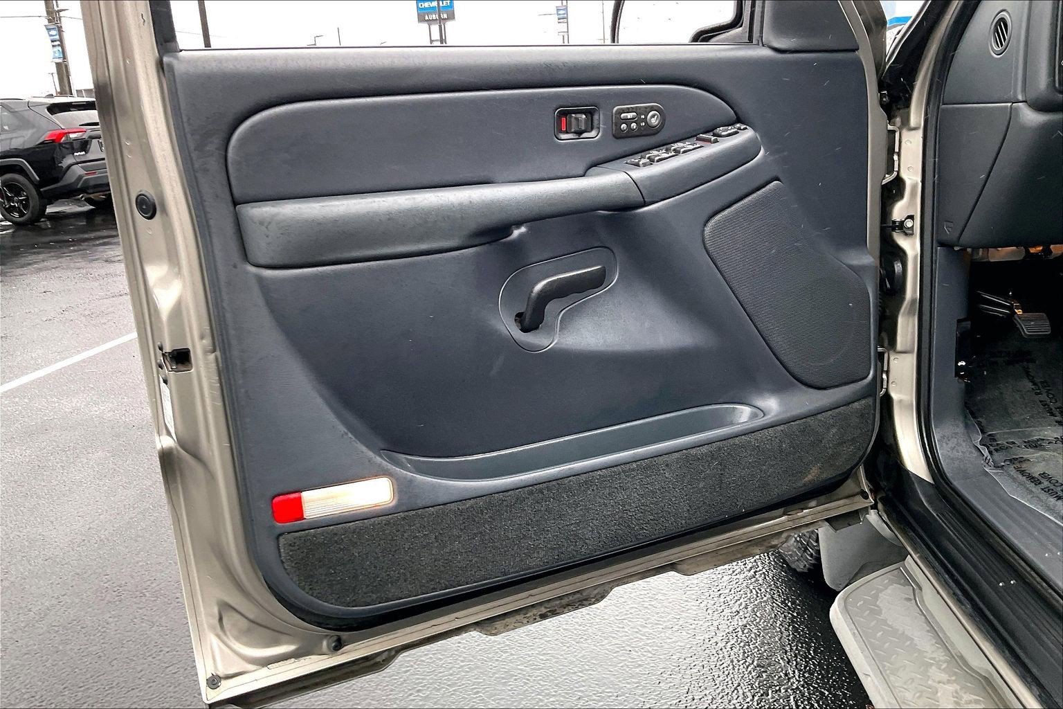 Used 2002 Chevrolet Avalanche 4x4 w/ Convenience Pkg image 17