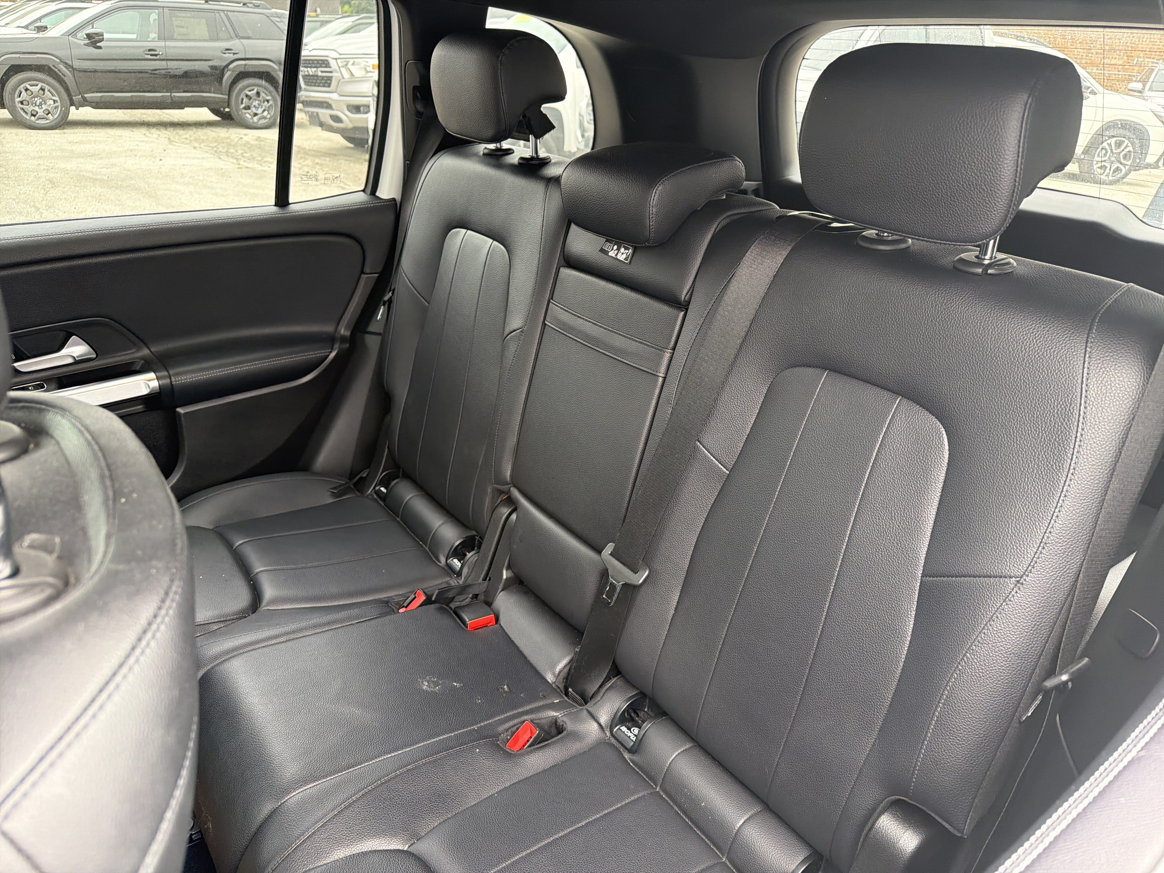 Used 2020 Mercedes-Benz GLB 250 4MATIC w/ Premium Package image 12