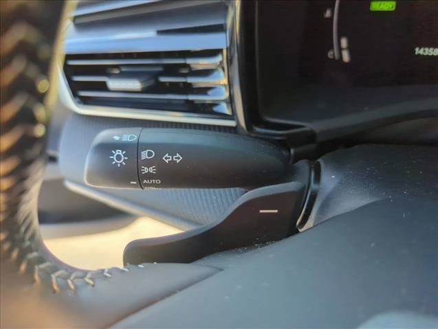 Used 2025 Toyota Camry SE FWD image 14
