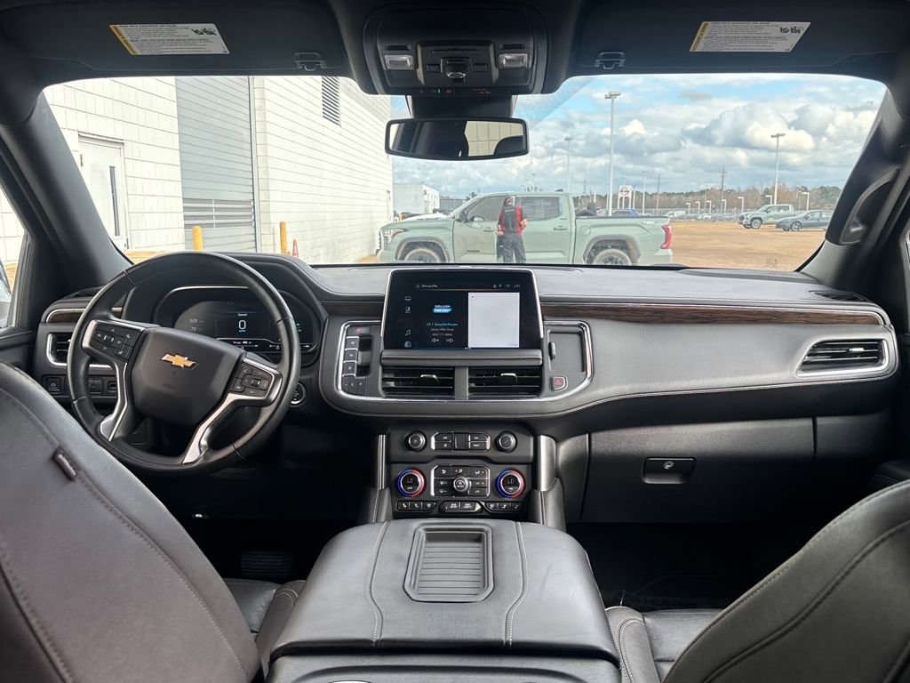 Used 2023 Chevrolet Suburban Premier image 30