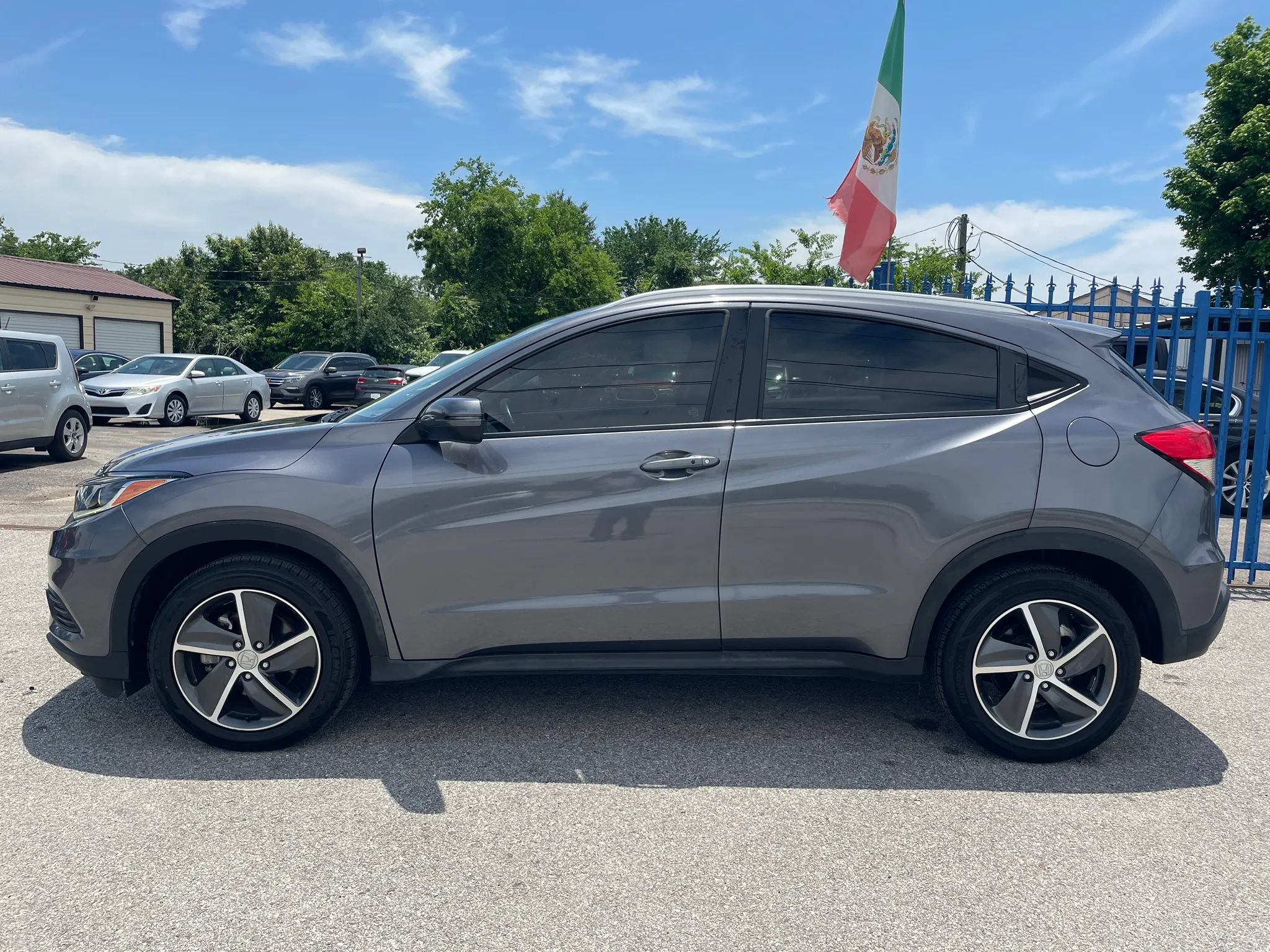 Used 2022 Honda HR-V EX-L image 2