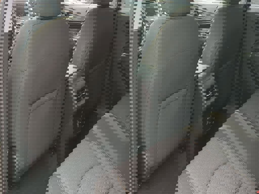 Used 2019 Chevrolet Equinox LT w/ Driver Convenience Package image 17