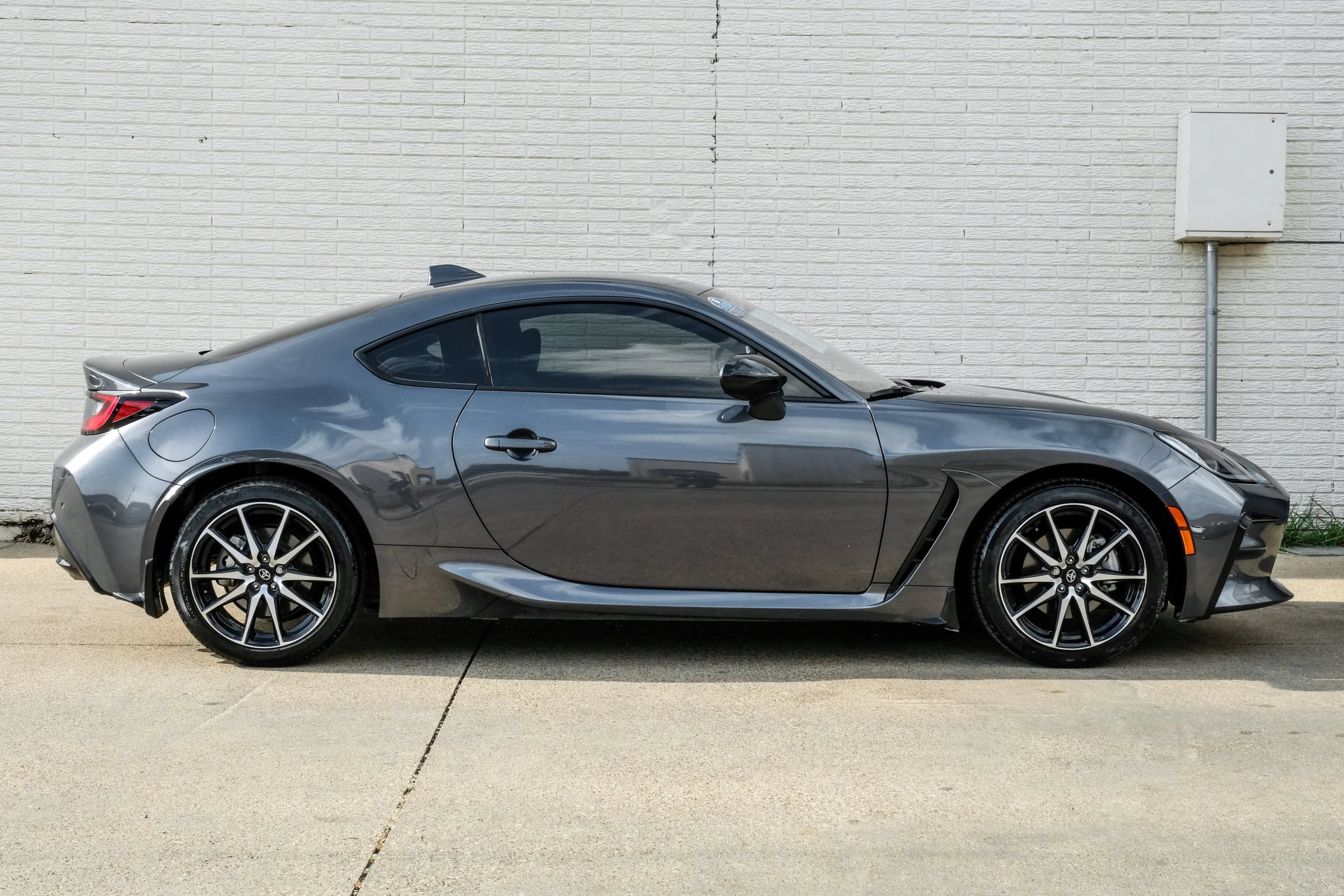 Used 2024 Toyota GR86 RWD image 6