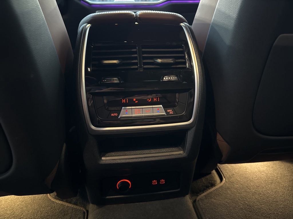 Used 2022 BMW X7 xDrive40i w/ Executive Package image 18