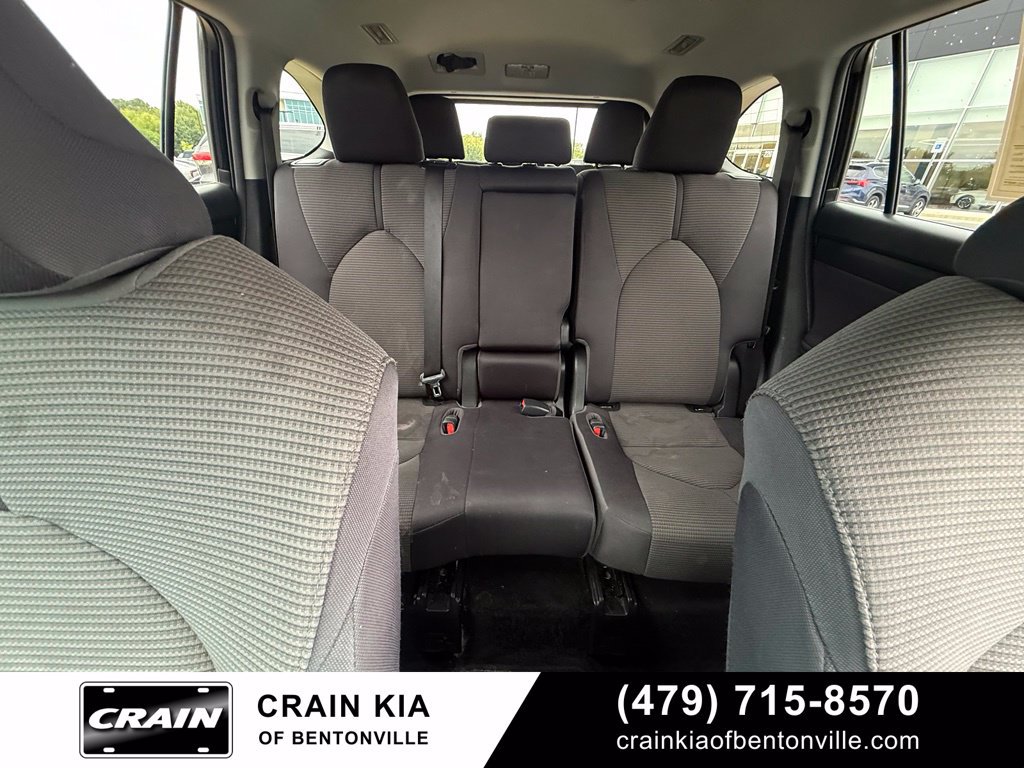 Used 2022 Toyota Highlander LE AWD/4WD image 30