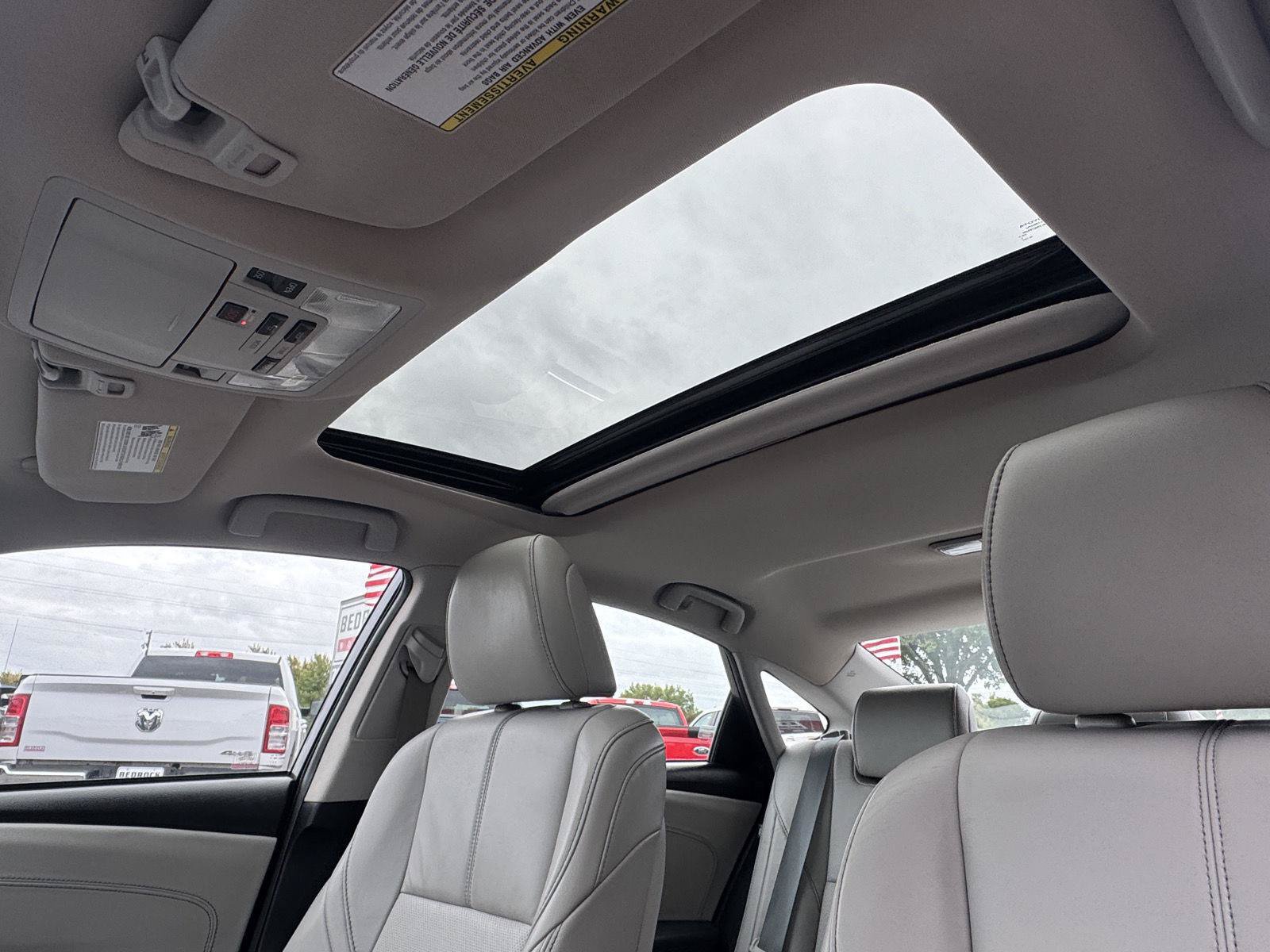 Used 2018 Toyota Avalon Limited FWD image 17