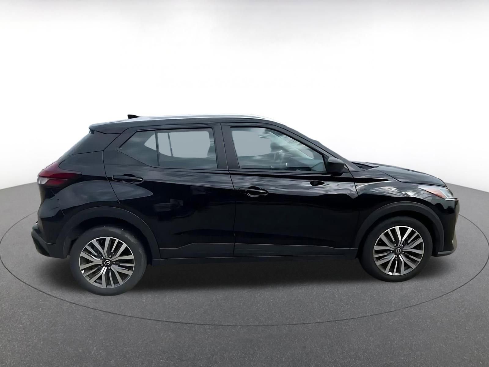Used 2024 Nissan Kicks SV image 16