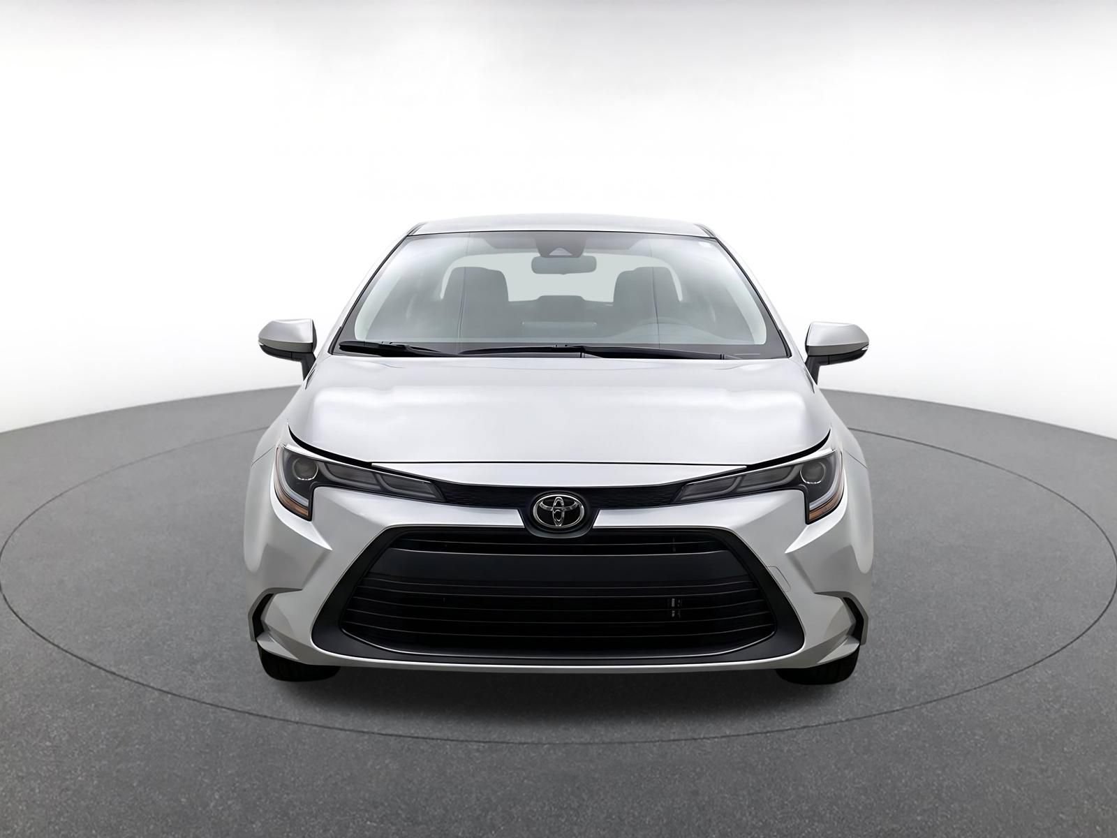 Used 2025 Toyota Corolla LE FWD image 2
