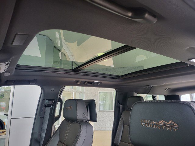 New 2025 Chevrolet Suburban High Country image 2