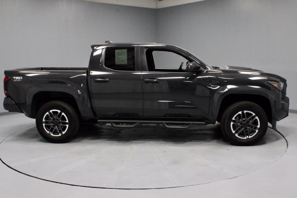 Used 2025 Toyota Tacoma TRD Sport AWD/4WD image 11