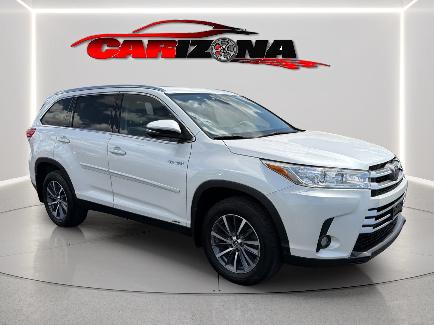 Used 2019 Toyota Highlander XLE AWD/4WD image 2