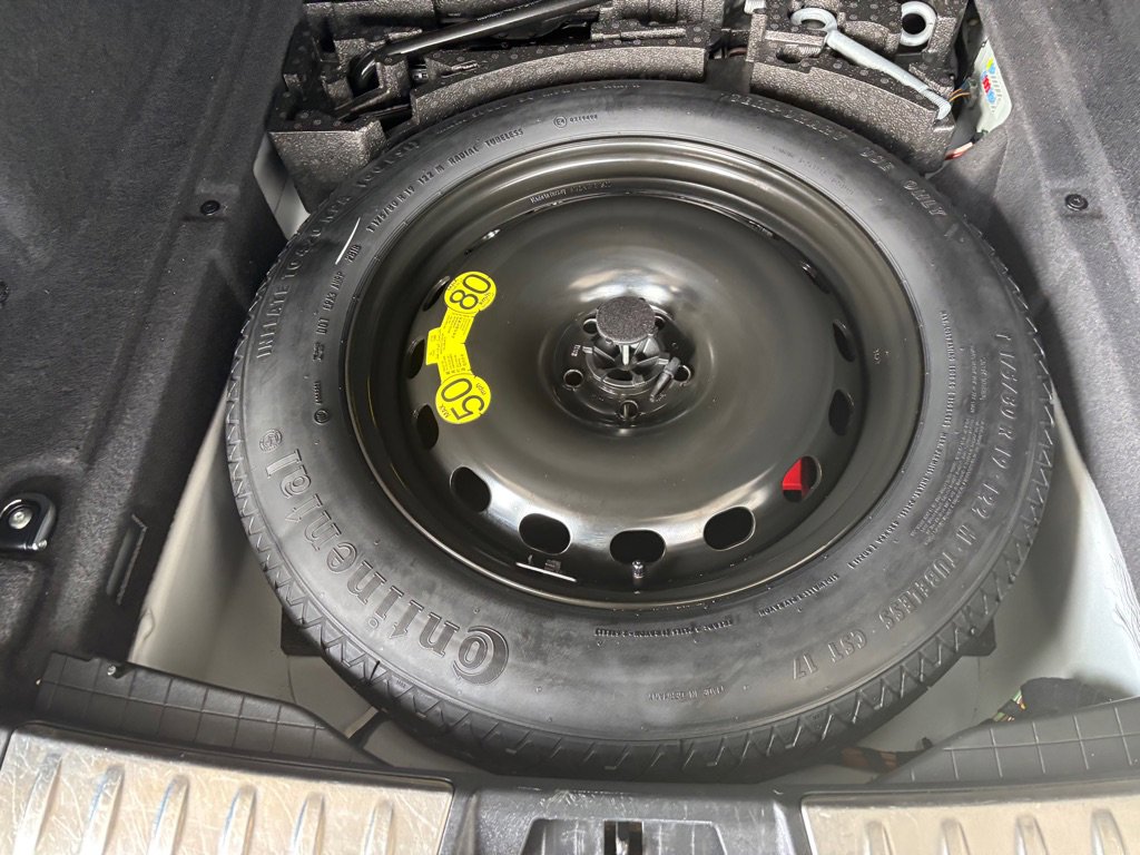 Used 2019 Jaguar F-PACE Premium image 21