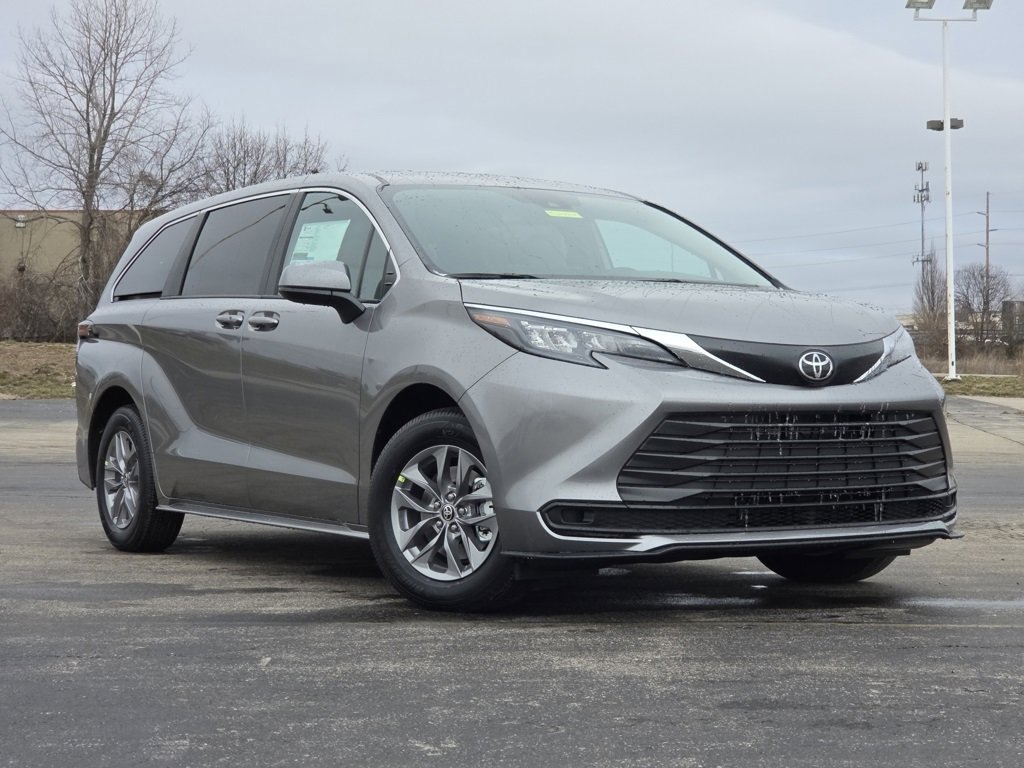 New 2026 Toyota Sienna LE image 2