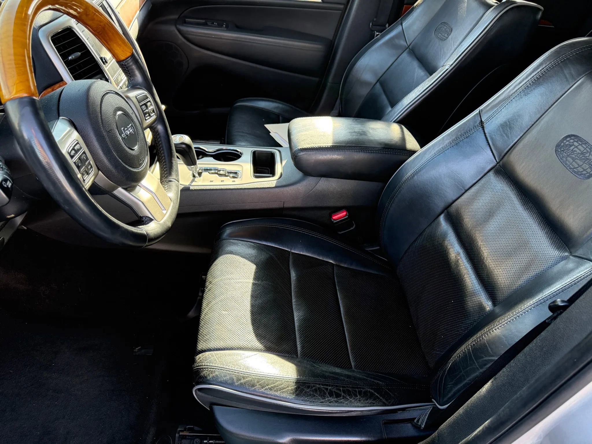 Used 2013 Jeep Grand Cherokee Overland RWD image 7