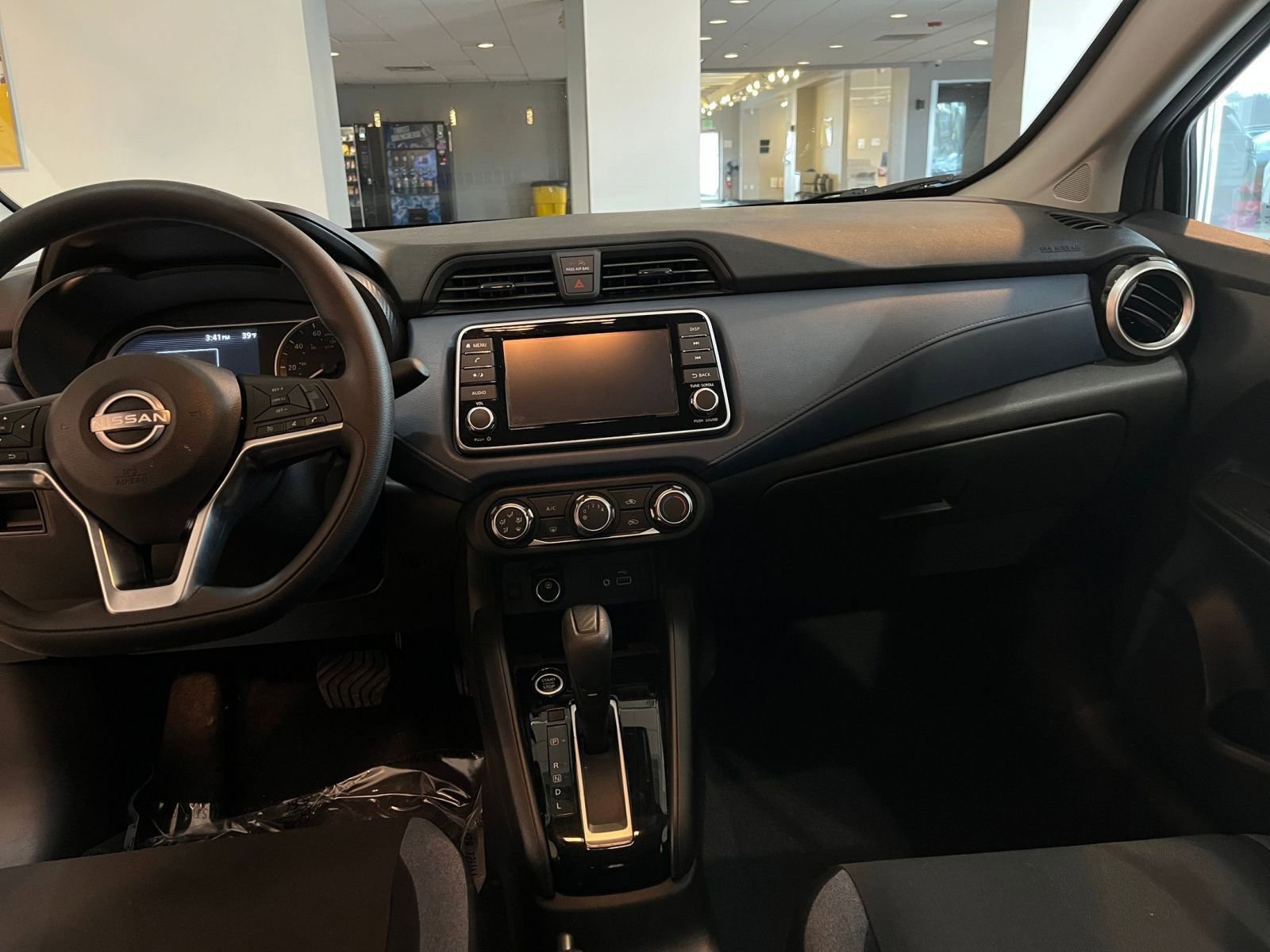 Used 2025 Nissan Versa SV image 34