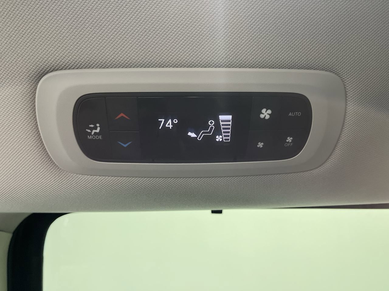 Used 2024 Chrysler Pacifica Touring-L image 11