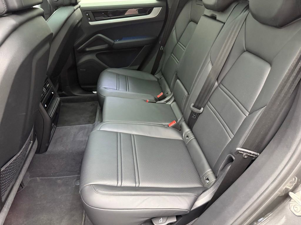 Certified 2025 Porsche Cayenne Coupe image 23